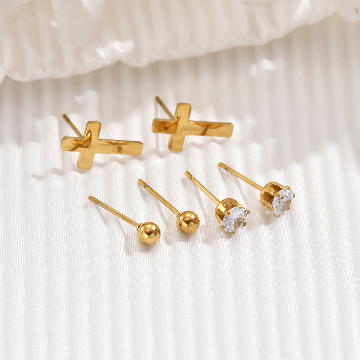 1 Set Simple Style Cross Round Plating Inlay 304 Stainless Steel Zircon 14K Gold Plated Ear Studs display picture 3