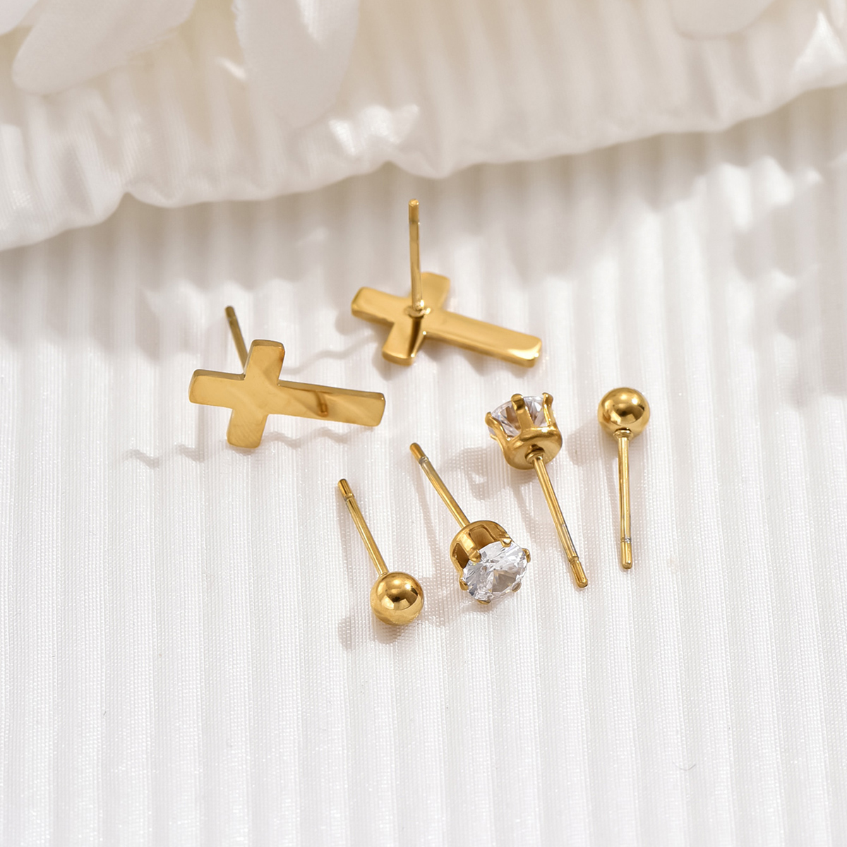 1 Set Simple Style Cross Round Plating Inlay 304 Stainless Steel Zircon 14K Gold Plated Ear Studs display picture 4
