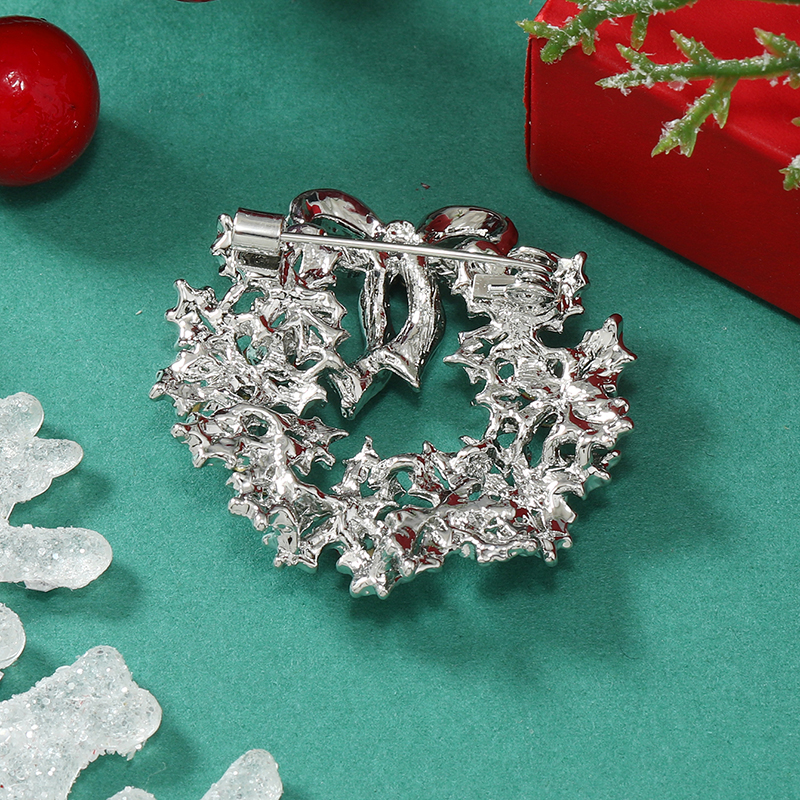 Christmas Bow Knot Bell Snowflake Alloy Plating Inlay Rhinestones Unisex Brooches 1 Piece display picture 5