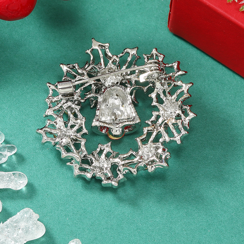 Navidad Nudo De Lazo Campana Copo De Nieve Aleación Enchapado Embutido Diamantes De Imitación Unisexo Broches 1 Pieza display picture 15