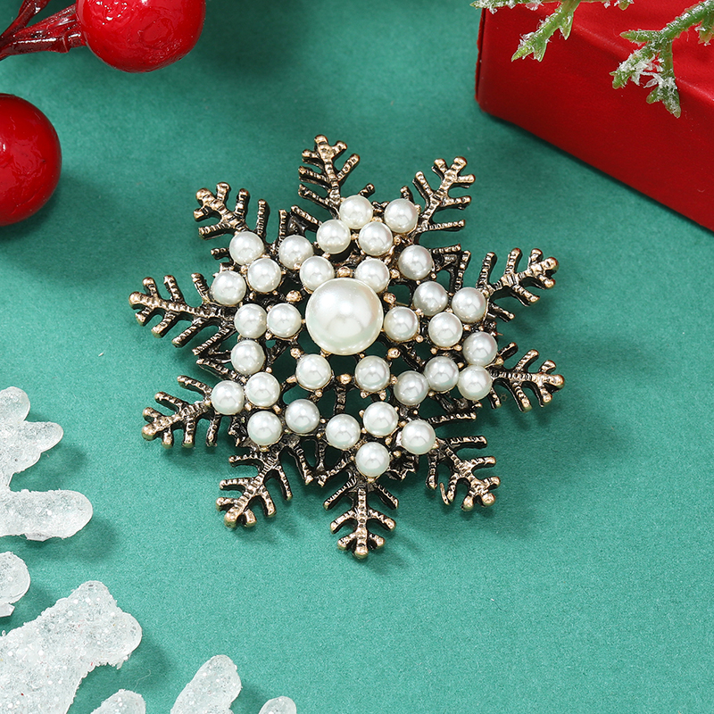 Christmas Bow Knot Bell Snowflake Alloy Plating Inlay Rhinestones Unisex Brooches 1 Piece display picture 41