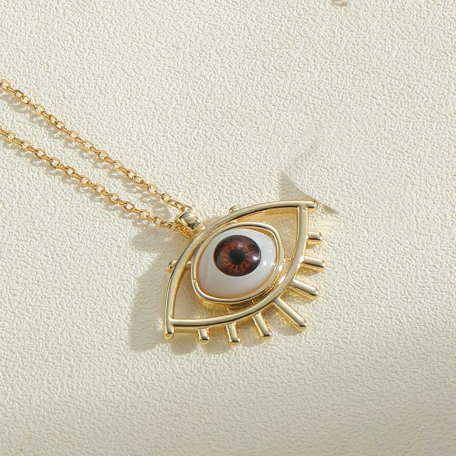 Simple Style Devil's Eye Heart Shape Copper Enamel Plating 14k Gold Plated Pendant Necklace display picture 2