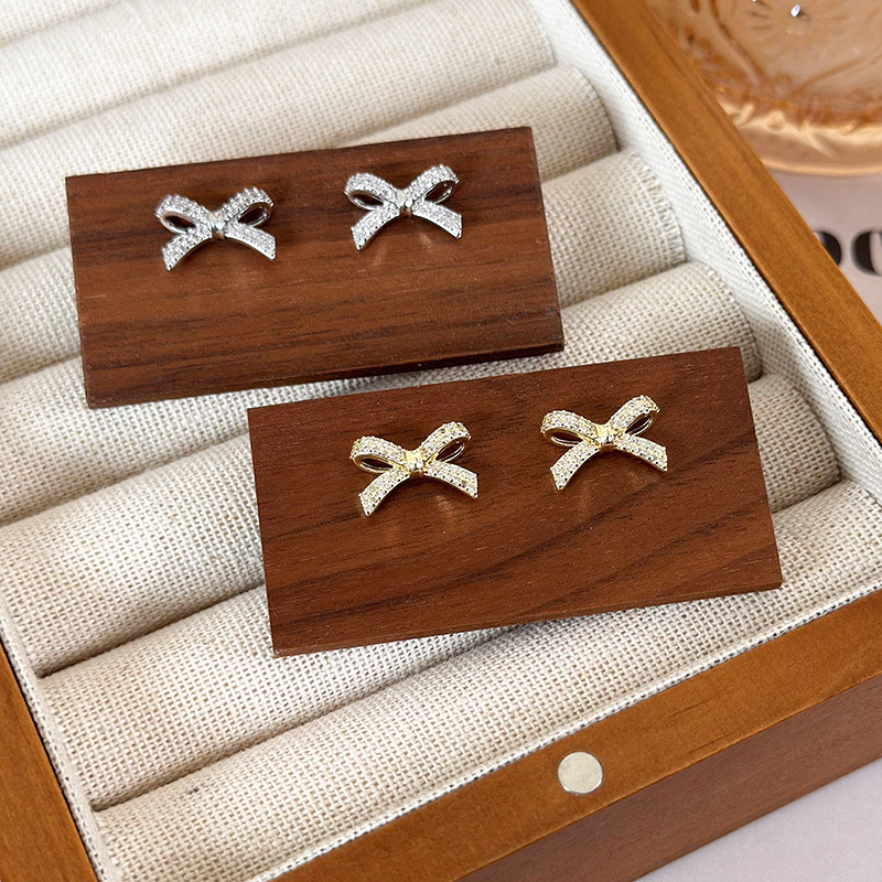 1 Pair Simple Style Bow Knot Copper Ear Studs display picture 4