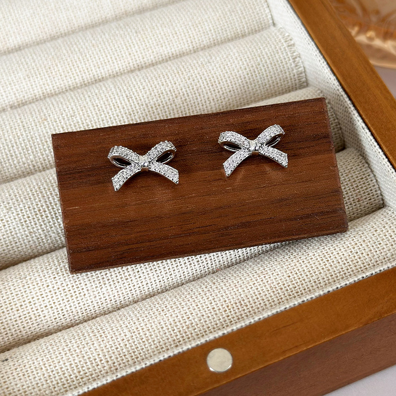 1 Pair Simple Style Bow Knot Copper Ear Studs display picture 10