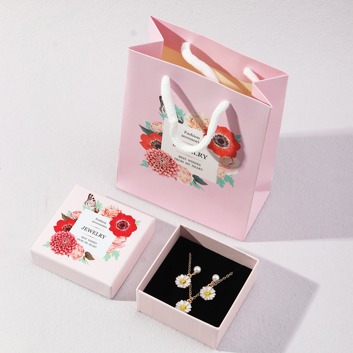 Casual Vacation Solid Color Paper Jewelry Boxes display picture 10