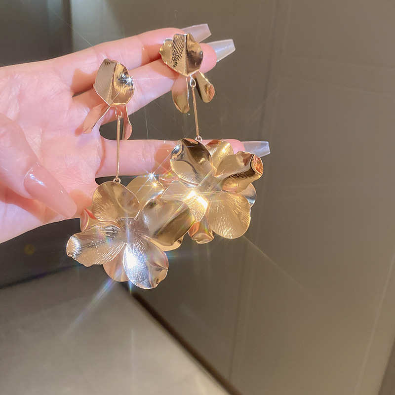 1 Pair Luxurious Flower Alloy Drop Earrings display picture 2