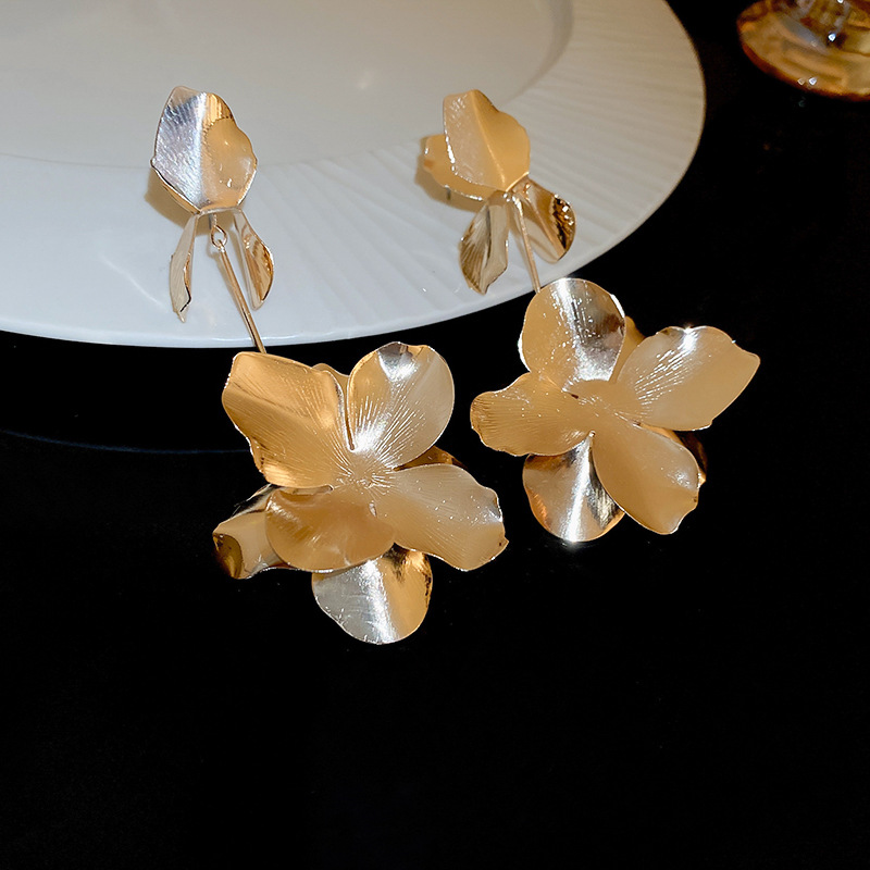 1 Pair Luxurious Flower Alloy Drop Earrings display picture 7
