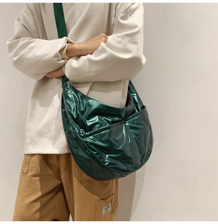 Unisex Pearlescent Cotton Solid Color Basic Sewing Thread Dumpling Shape Zipper Shoulder Bag Crossbody Bag Underarm Bag display picture 3
