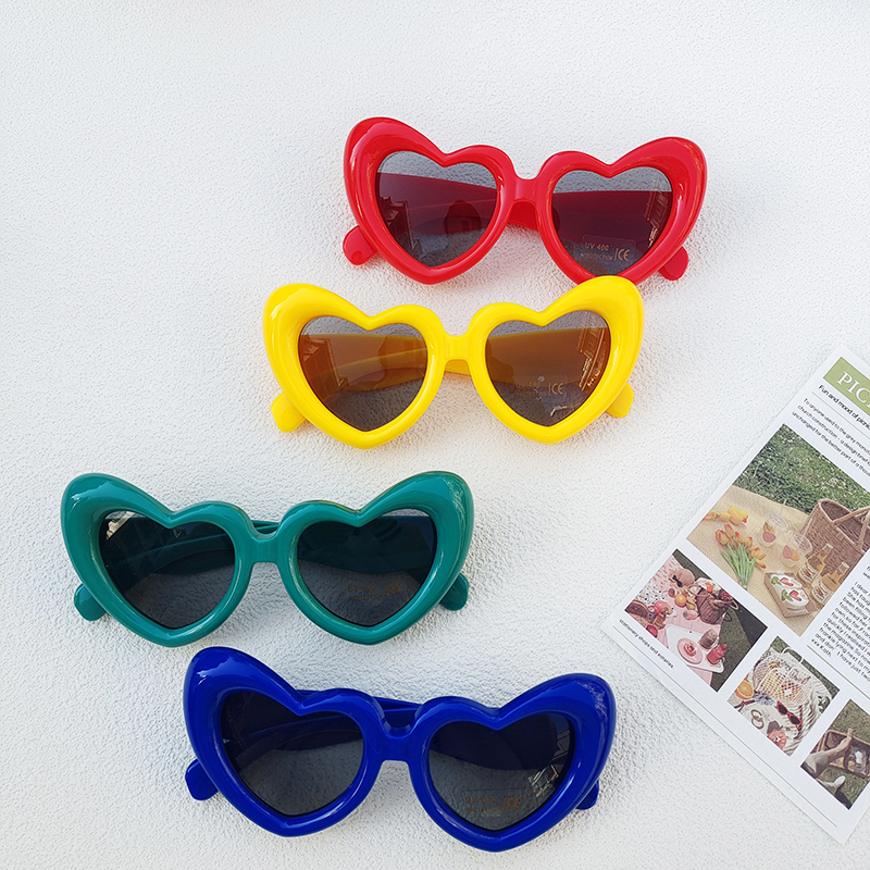 Mignon Vacances Sucré Forme De Cœur Pc Résine Miroir De Forme Spéciale Plein Cadre Enfants Lunettes De Soleil display picture 2