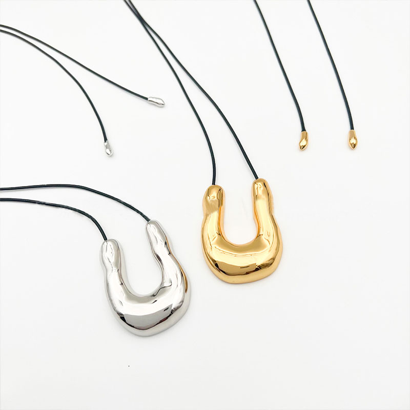 Glam Luxurious Shiny U Shape Copper Plating Metal 18k Gold Plated Pendant Necklace display picture 7