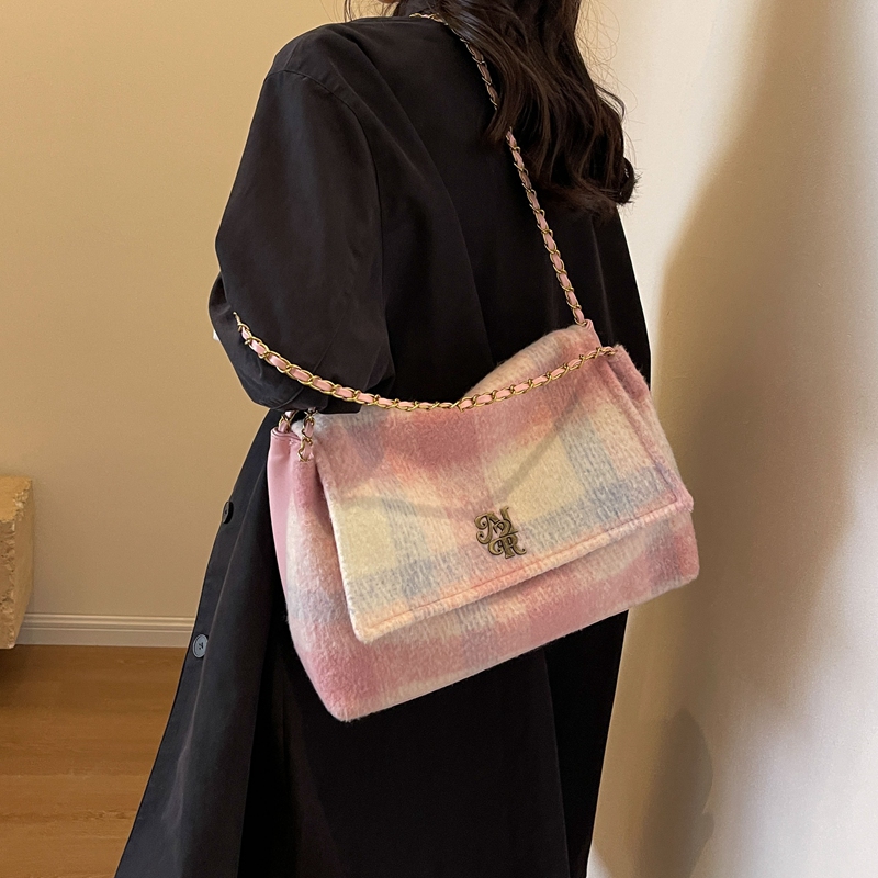 Women's Plush Plaid Classic Style Square Flip Cover Shoulder Bag display picture 18
