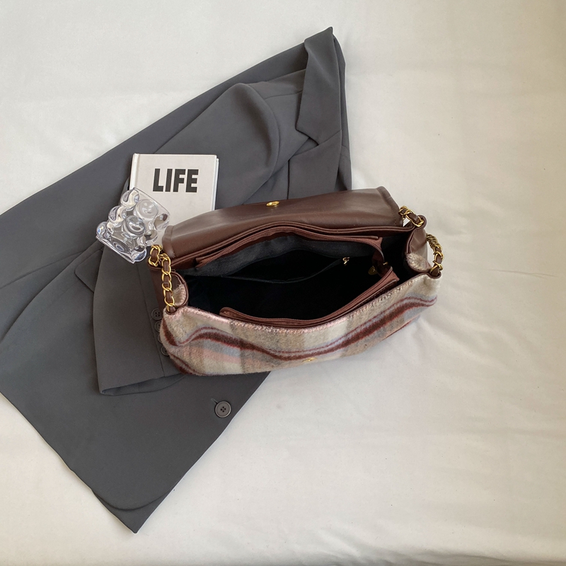 Women's Plush Plaid Classic Style Square Flip Cover Shoulder Bag display picture 19