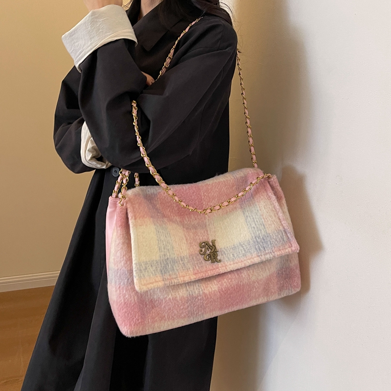 Women's Plush Plaid Classic Style Square Flip Cover Shoulder Bag display picture 9