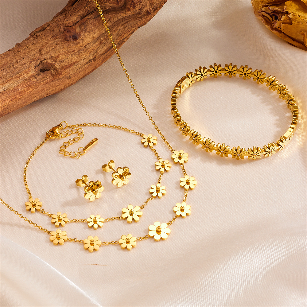 Titanium Steel 18K Gold Plated Sweet Simple Style Daisy Bracelets Earrings Necklace display picture 1