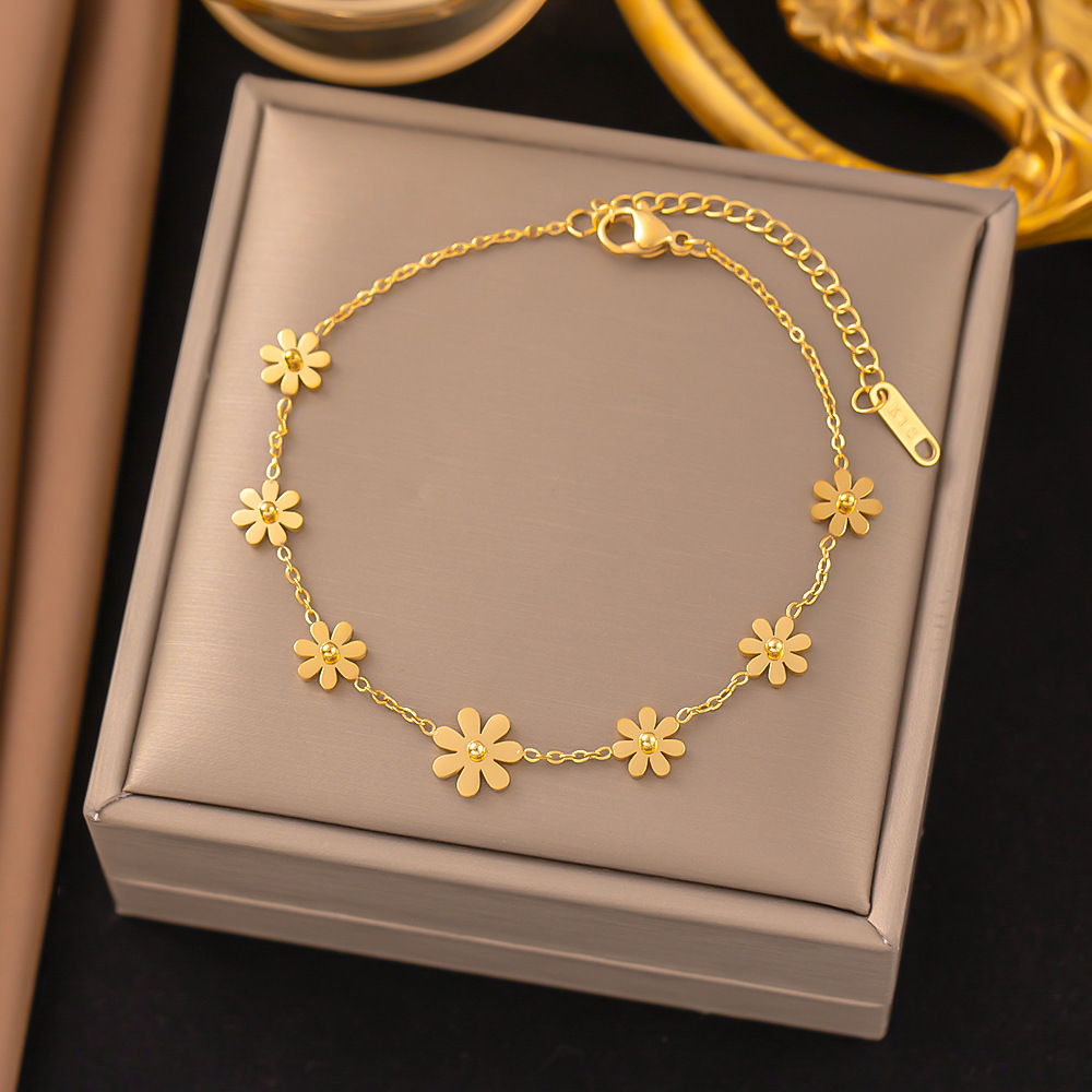 Titanium Steel 18K Gold Plated Sweet Simple Style Daisy Bracelets Earrings Necklace display picture 7