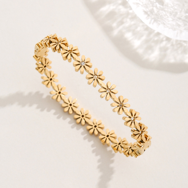 Titan Stahl 18 Karat Vergoldet Süss Einfacher Stil Gänseblümchen Armbänder Ohrringe Halskette display picture 10