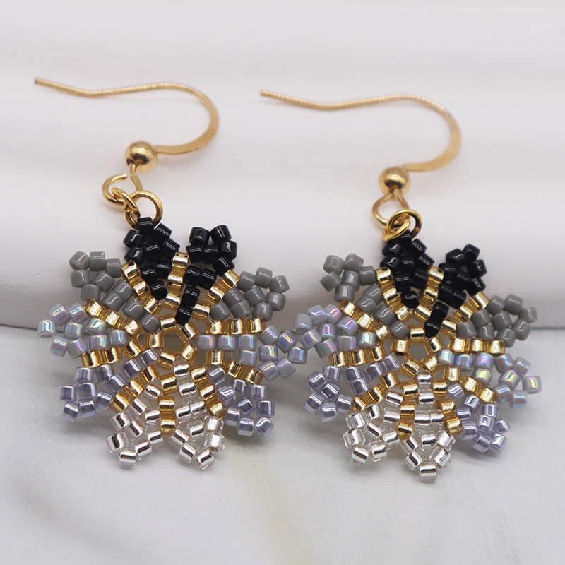 1 Pair Simple Style Classic Style Snowflake Handmade Plating Glass Gold Plated Drop Earrings display picture 2