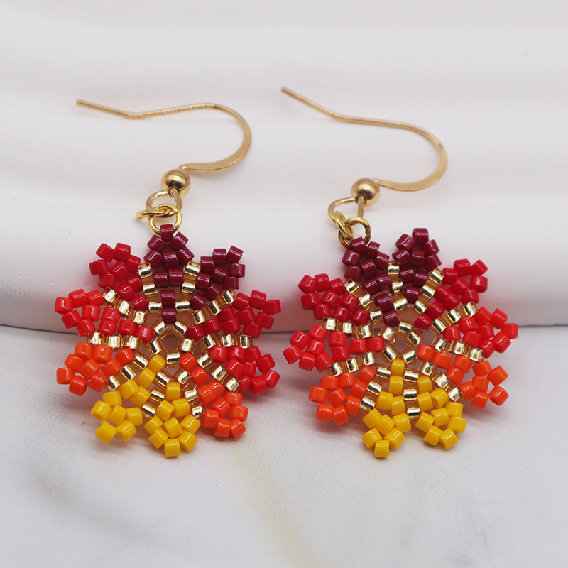 1 Pair Simple Style Classic Style Snowflake Handmade Plating Glass Gold Plated Drop Earrings display picture 1