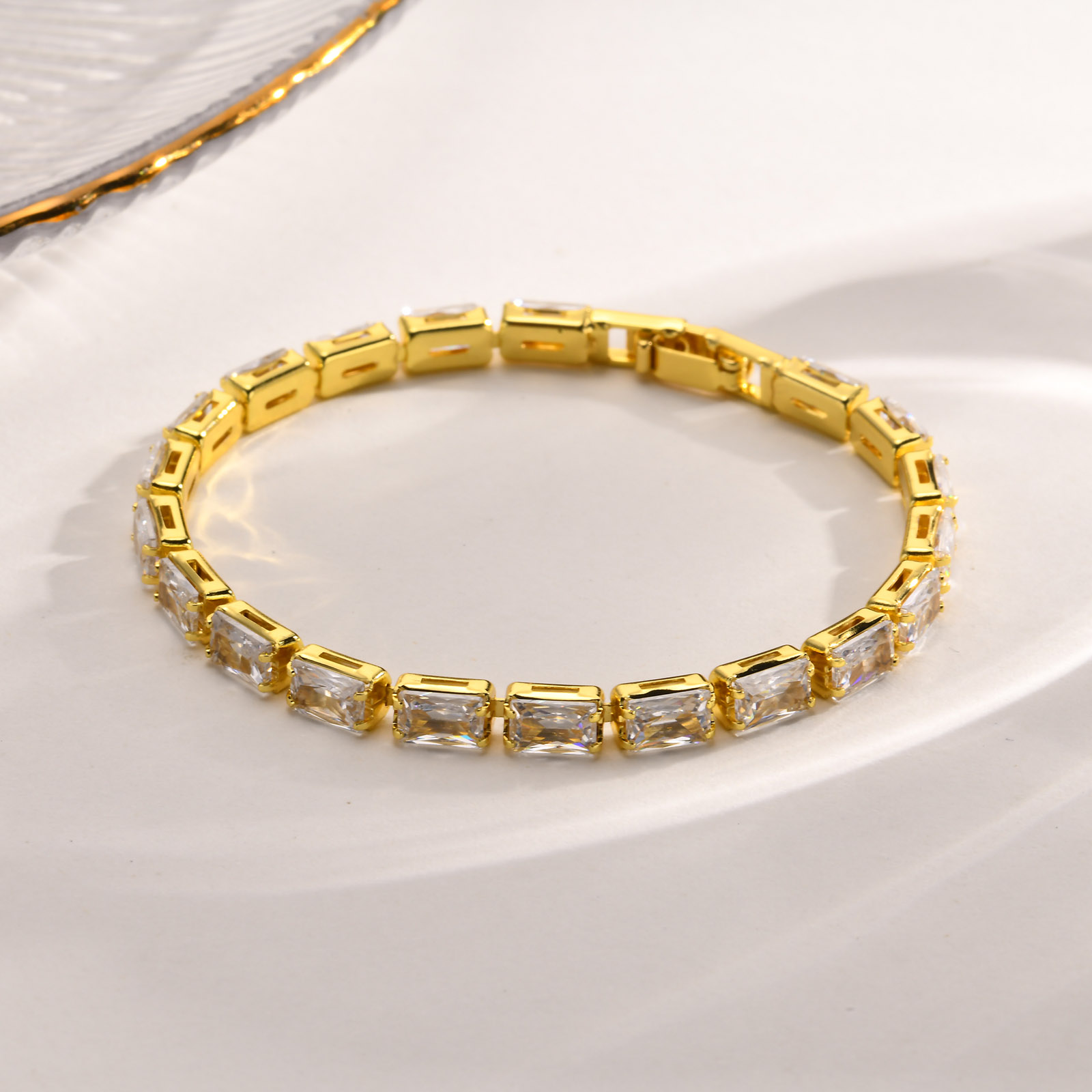 Copper Gold Plated Simple Style Shiny Plating Inlay Rectangle Zircon Bracelets display picture 2