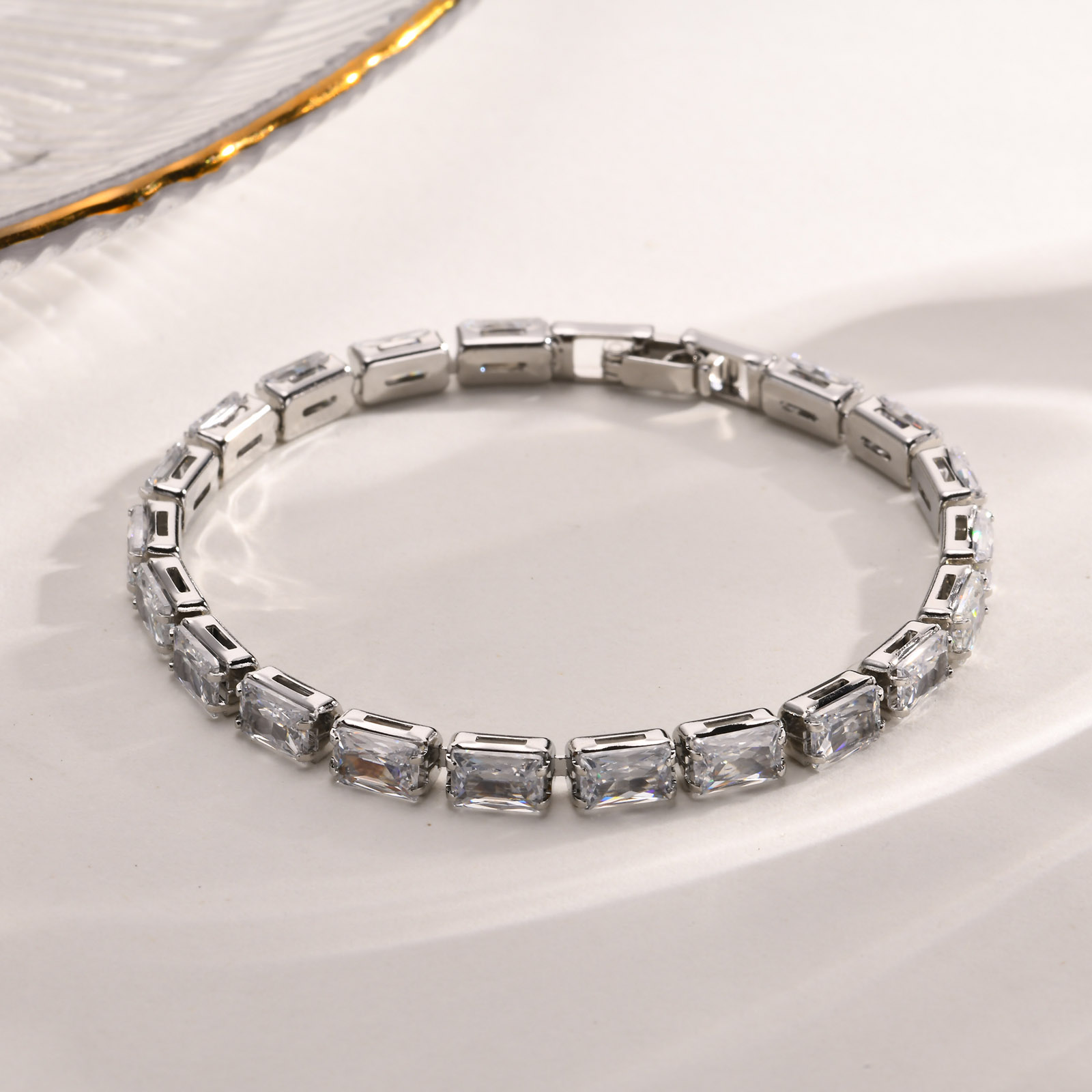 Le Cuivre Plaqué Or Style Simple Brillant Placage Incruster Rectangle Zircon Bracelets display picture 8