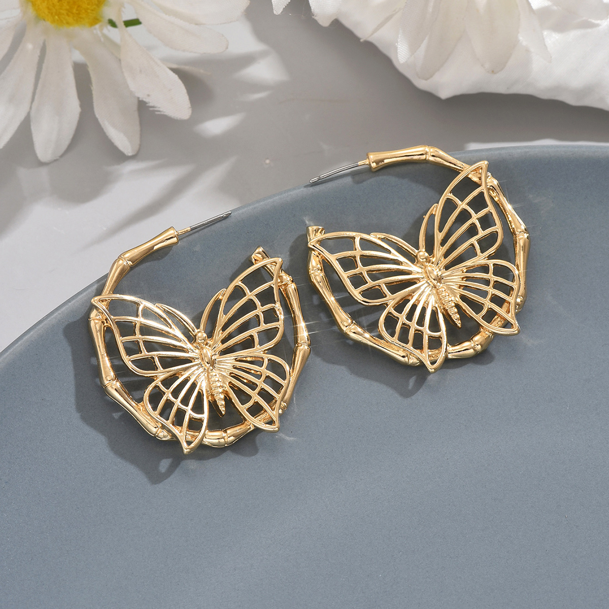 1 Pair Elegant Sweet C Shape Rose Butterfly Hollow Out Alloy Iron Ear Studs display picture 11