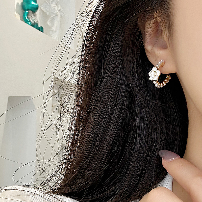 1 Paire Élégant Sucré Fleur Perlé Perle Artificielle Alliage Plaqué Or Des Boucles D'oreilles display picture 3