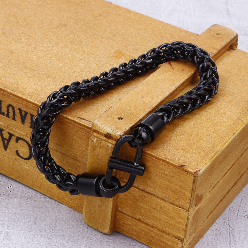 Simple Style Solid Color Titanium Steel Plating Chain 18K Gold Plated Men's Bracelets display picture 5