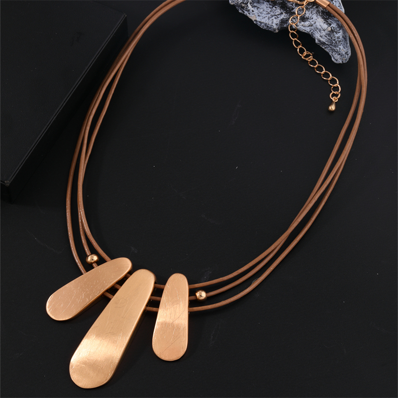 Elegant Exaggerated Geometric 304 Stainless Steel Zinc Alloy Plating K Gold Plated Rhodium Plated Women's Necklace display picture 9