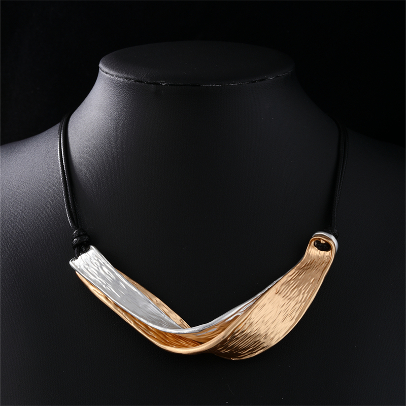 Glam Übertrieben Geometrisch Zinklegierung Überzug K Vergoldet Überzogen Mit Rhodium Frau Halskette display picture 7