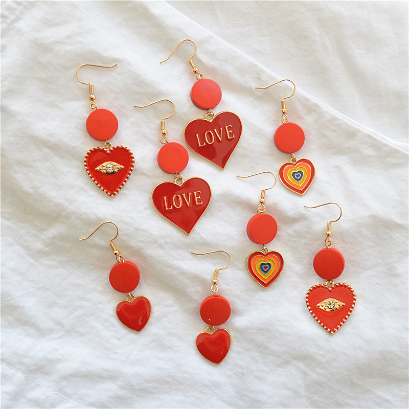 1 Pair Romantic Classic Style Round Heart Shape Enamel Plating Alloy Wooden Beads Metal Gold Plated Drop Earrings display picture 1