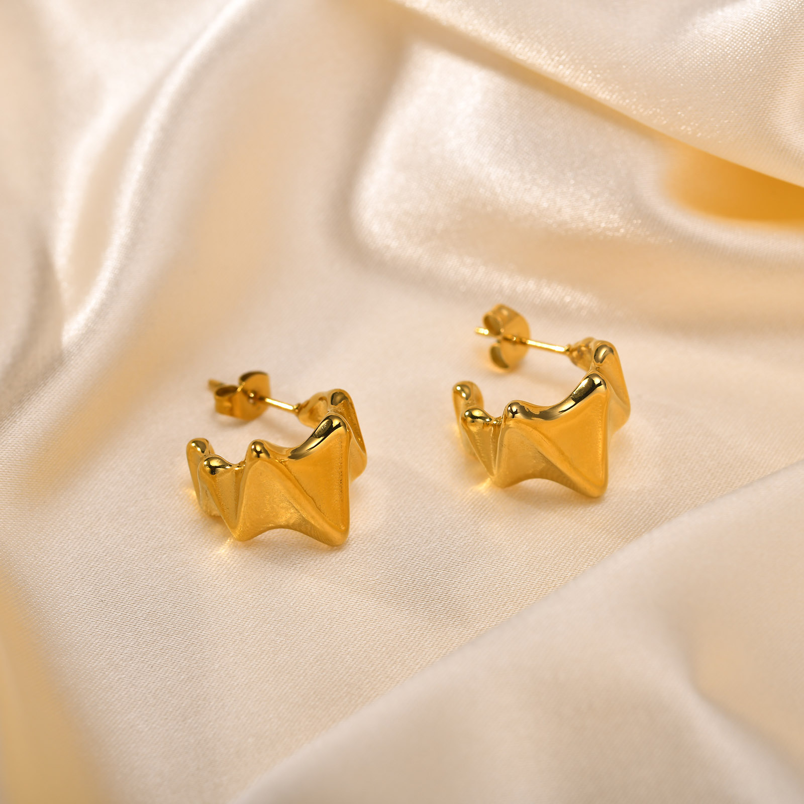 1 Pair Simple Style Solid Color Plating 201 Stainless Steel Gold Plated Ear Studs display picture 3