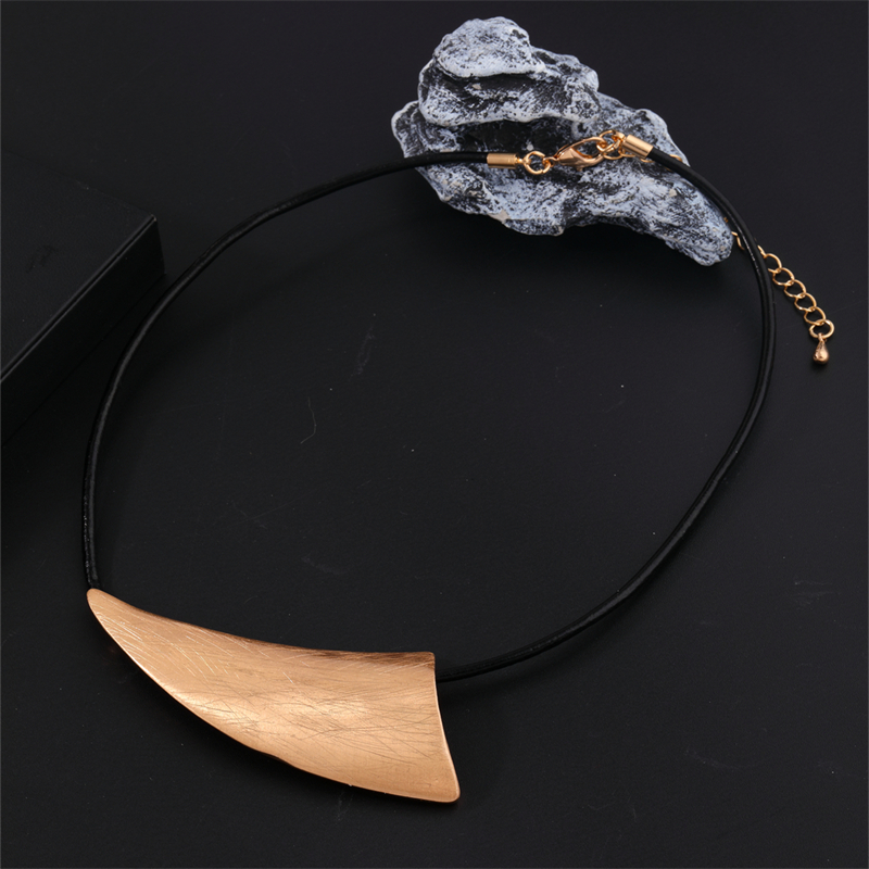 Glam Übertrieben Geometrisch Zinklegierung Überzug K Vergoldet Überzogen Mit Rhodium Frau Halskette display picture 10