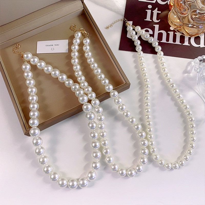 Elegant Simple Style Solid Color Imitation Pearl Beaded Women's Necklace display picture 2
