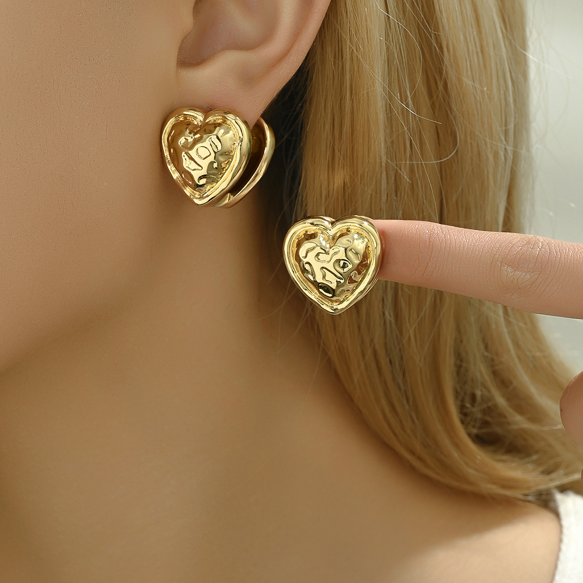 1 Pair Elegant Cute Heart Shape Shell Alloy Iron Ear Studs display picture 2