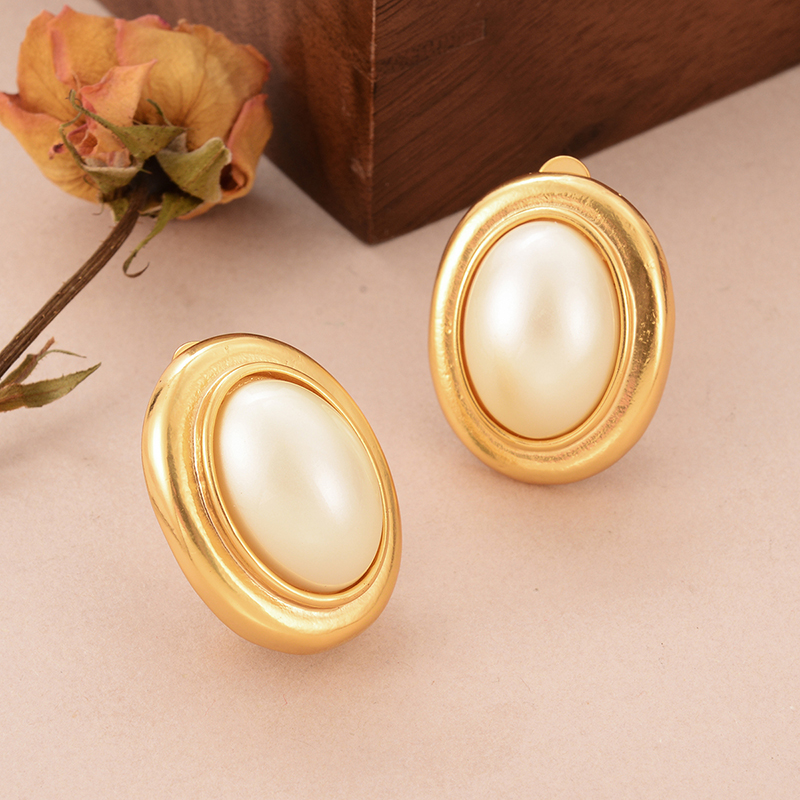 1 Pair Vintage Style French Style Oval Inlay Copper Pearl 18k Gold Plated Ear Cuffs display picture 1