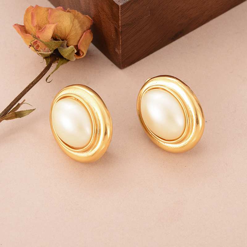 1 Pair Vintage Style French Style Oval Inlay Copper Pearl 18k Gold Plated Ear Cuffs display picture 4