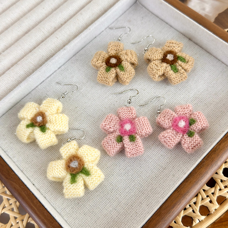 1 Pair Elegant Princess Cute Flower Yarn Drop Earrings display picture 2
