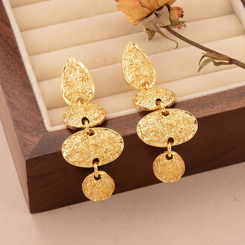 1 Pair Elegant Vintage Style Irregular Oval Pleated Copper 18k Gold Plated Drop Earrings display picture 4