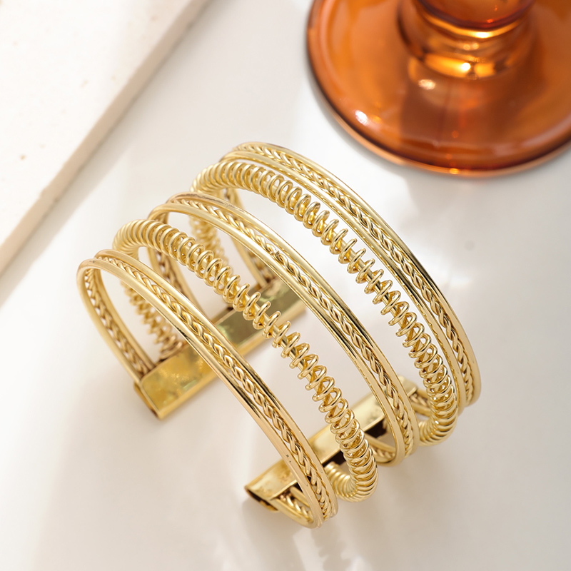 Exaggerated Luxurious Stripe Copper Layered Bangle display picture 3