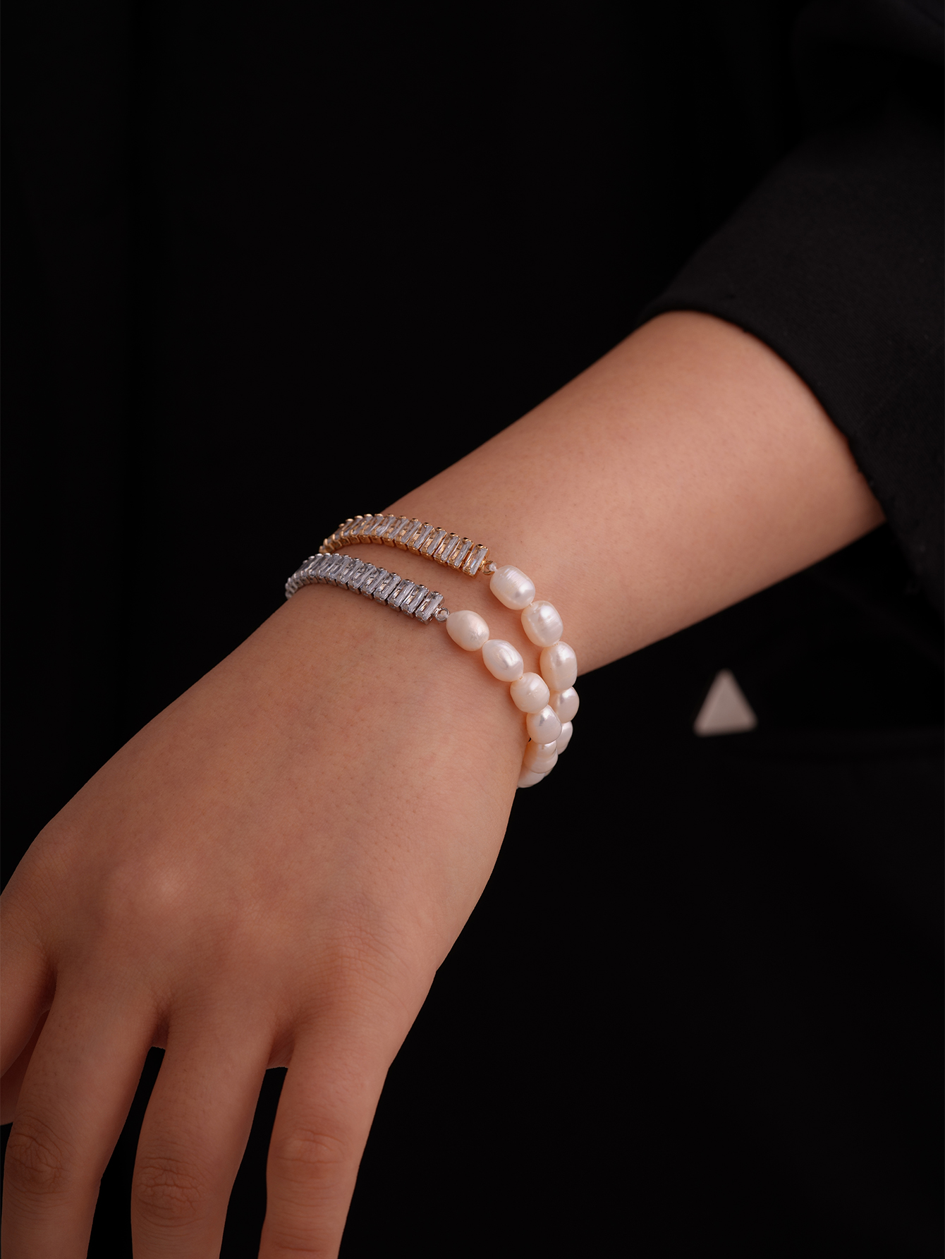 304 Stainless Steel Gold Plated Silver Plated Elegant Simple Style Beaded Plating Inlay Geometric Pearl Zircon Bracelets display picture 8