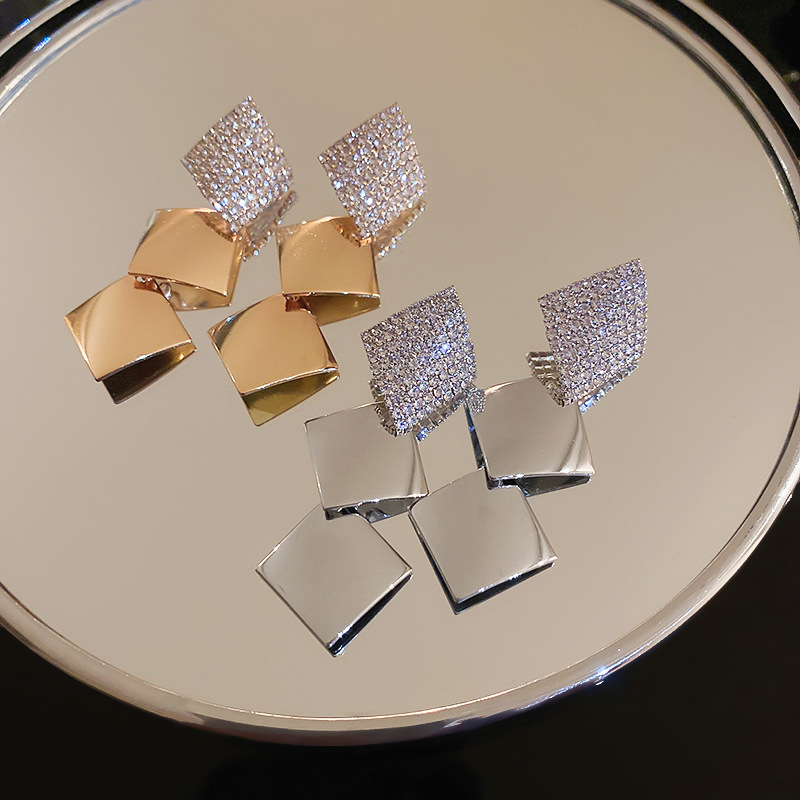 1 Pair Elegant Square Inlay Copper Zircon Drop Earrings display picture 6