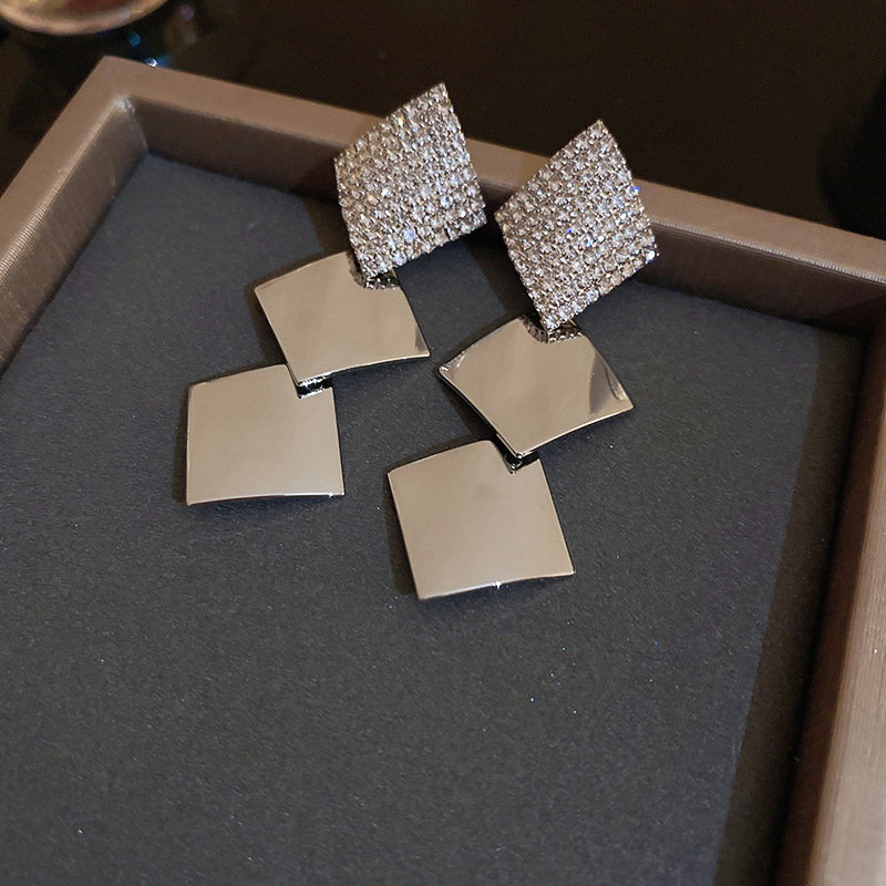 1 Pair Elegant Square Inlay Copper Zircon Drop Earrings display picture 2