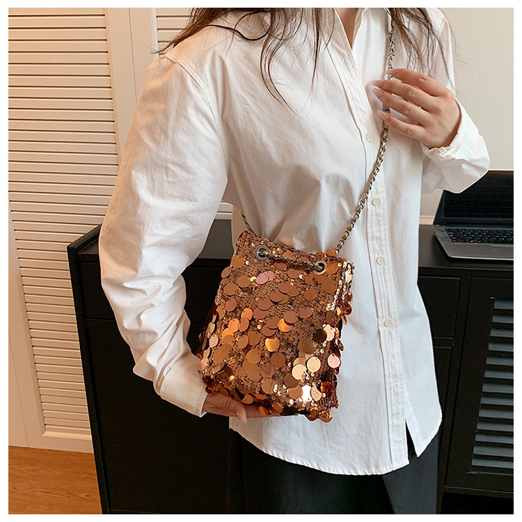 Women's Small Sequin Solid Color Basic Bucket Magnetic Buckle Underarm Bag display picture 5