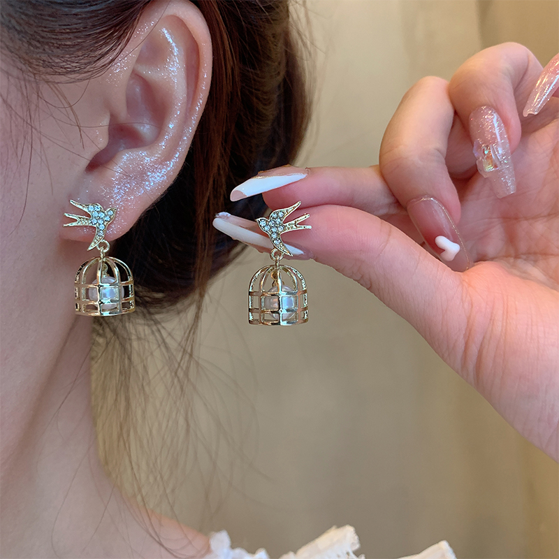 1 Pair Simple Style Classic Style Bird Inlay Alloy Zircon Drop Earrings display picture 3