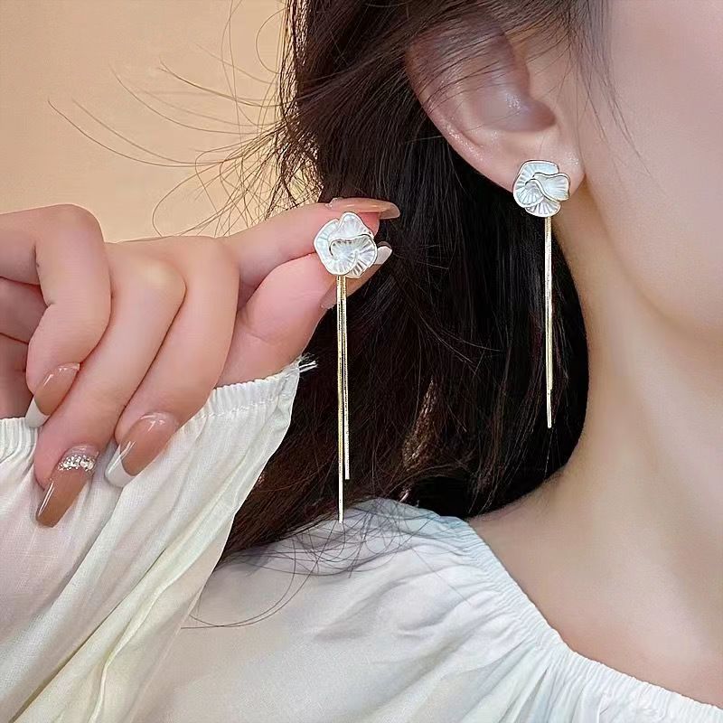 1 Pair Lady Tassel Plating Alloy Gold Plated Drop Earrings display picture 4