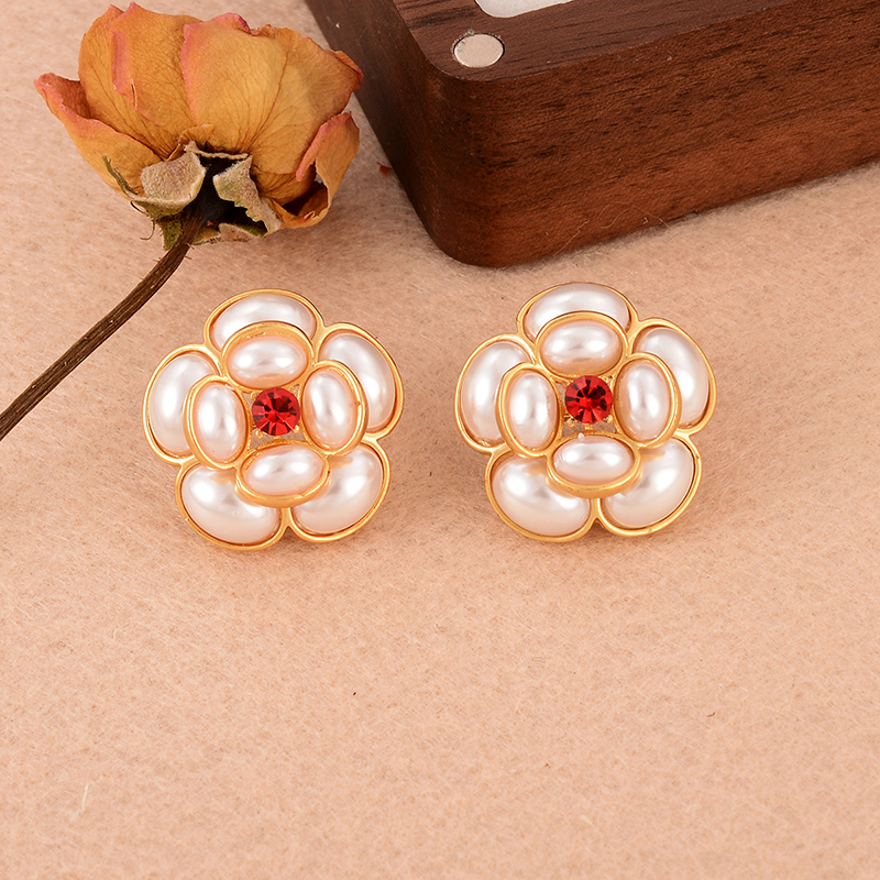 1 Pair Vintage Style French Style Flower Inlay Copper Rhinestones Pearl 18k Gold Plated Rose Gold Plated Ear Studs display picture 5