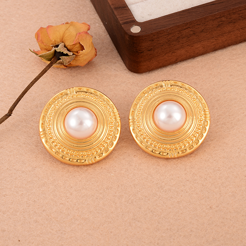 1 Pair Elegant French Style Round Copper Pearl 18k Gold Plated Ear Studs display picture 5