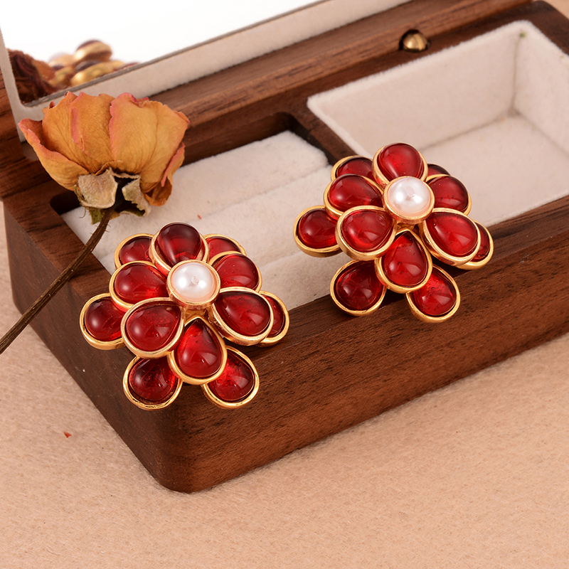 1 Pair Elegant Vintage Style French Style Flower Inlay Copper Glass Pearl 18k Gold Plated Ear Studs display picture 2