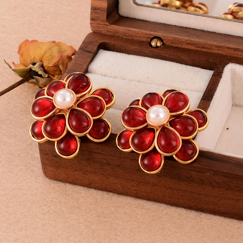 1 Pair Elegant Vintage Style French Style Flower Inlay Copper Glass Pearl 18k Gold Plated Ear Studs display picture 3