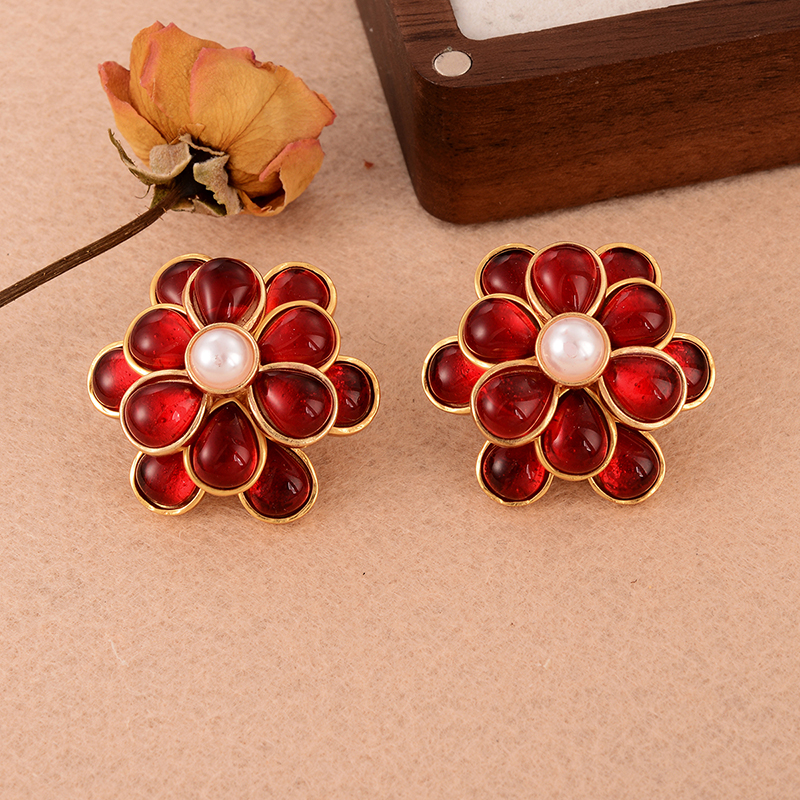 1 Pair Elegant Vintage Style French Style Flower Inlay Copper Glass Pearl 18k Gold Plated Ear Studs display picture 6